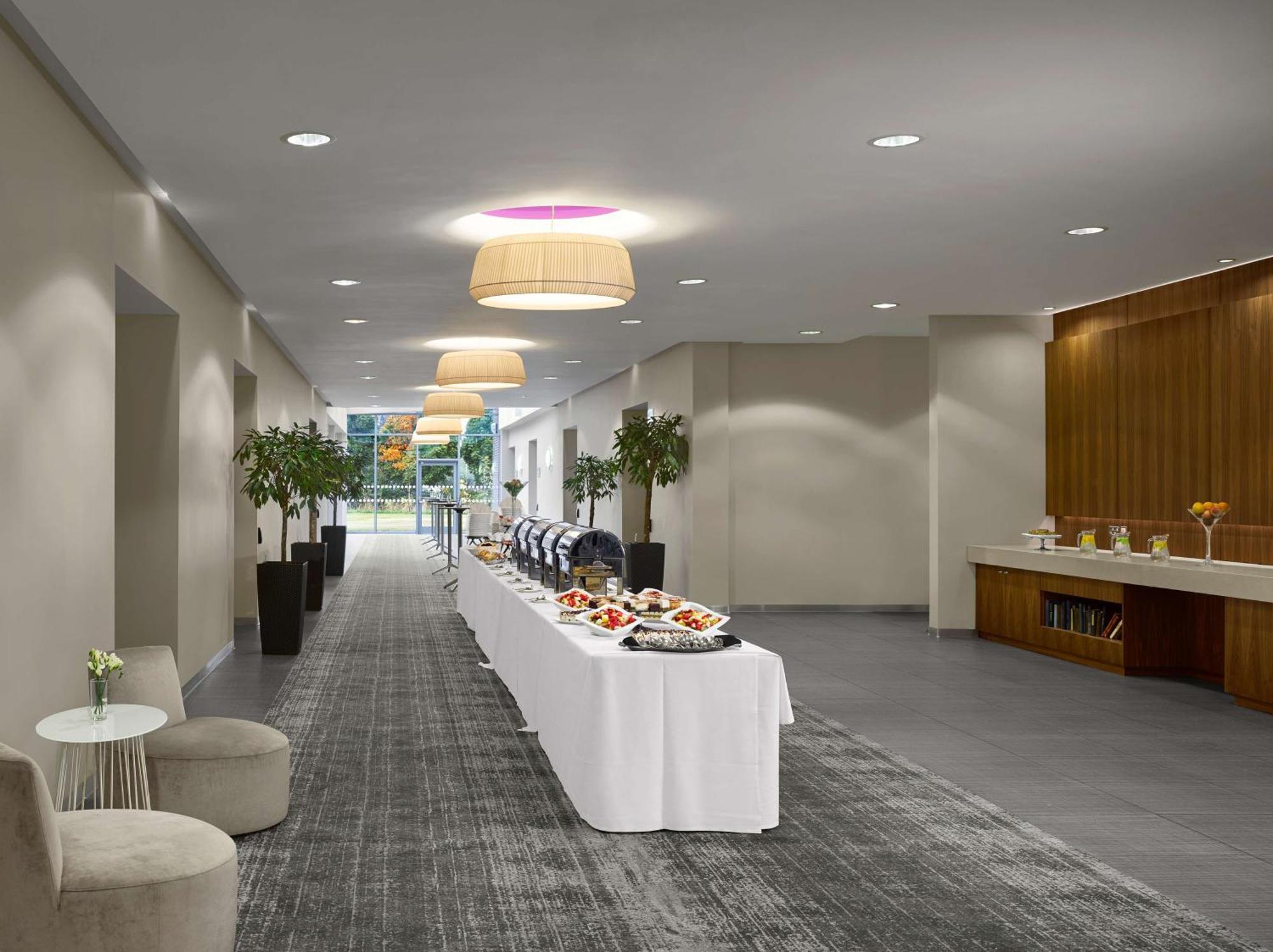 Radisson Blu Hotel East Midlands Airport Касл-Донингтон Экстерьер фото